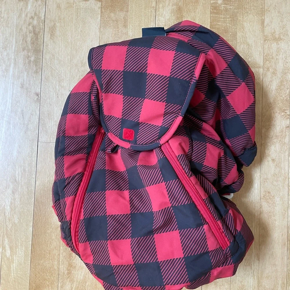 [Jolly Jumper] Arctic Sneak-A-Peek Red and Black Plaid Car Seat Cover